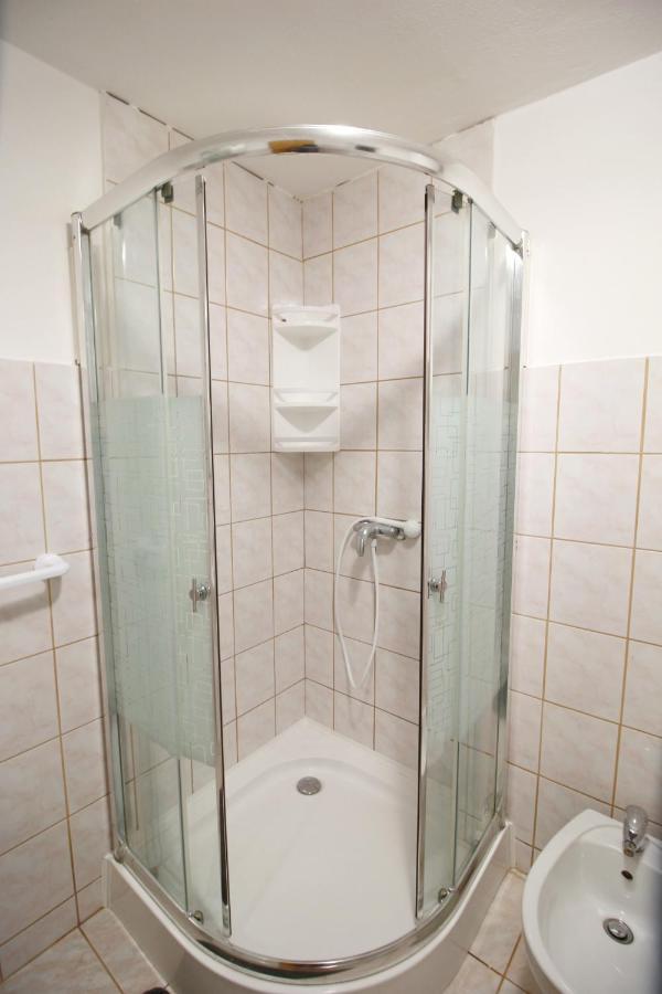 Apartment Suzy Nin Buitenkant foto