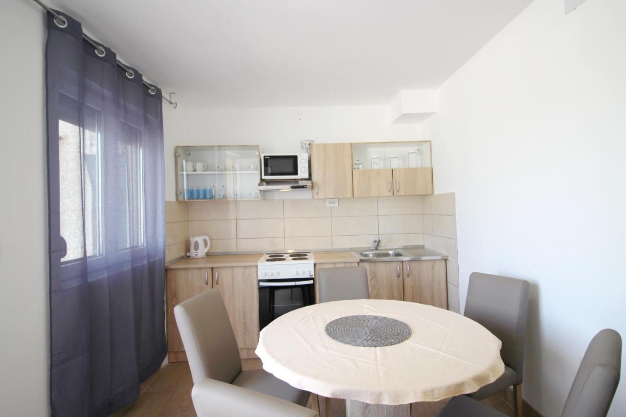Apartment Suzy Nin Buitenkant foto
