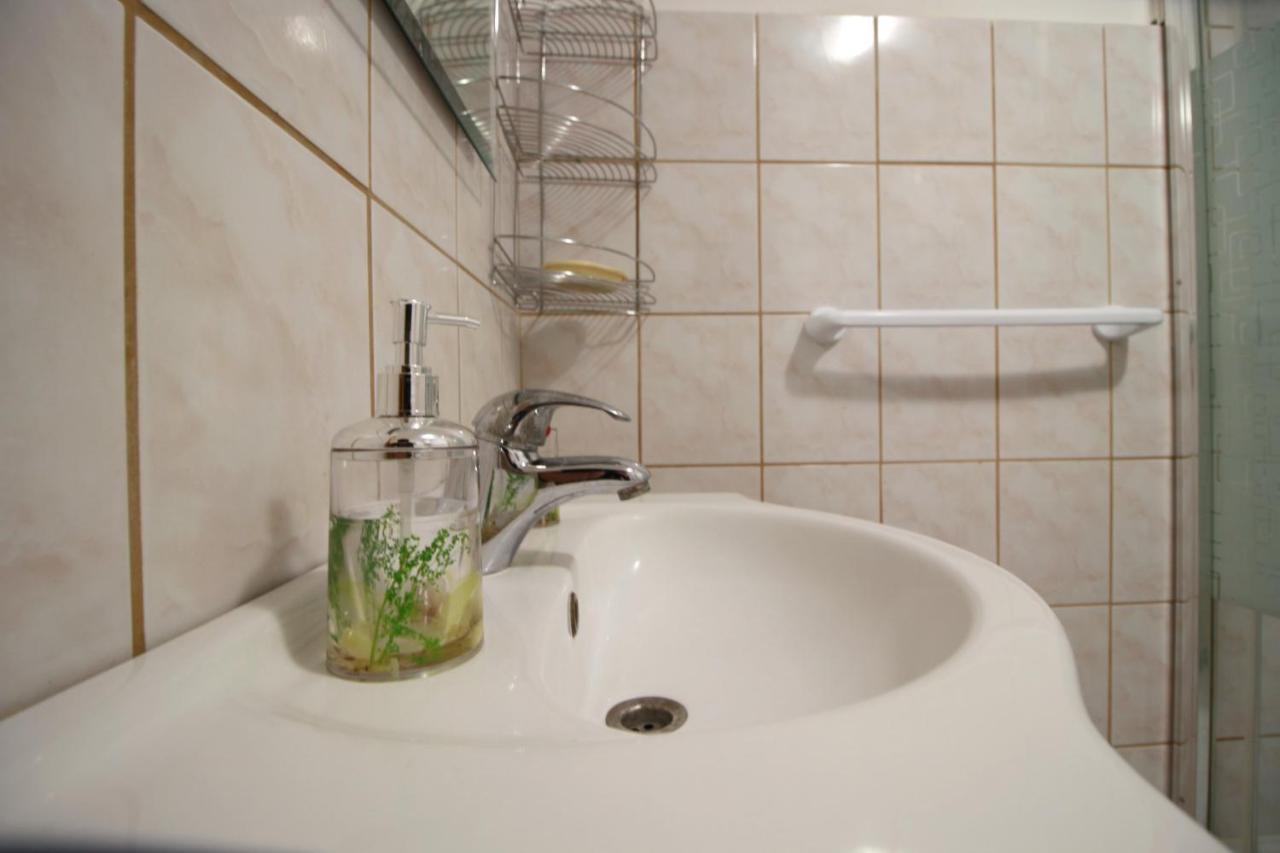 Apartment Suzy Nin Buitenkant foto