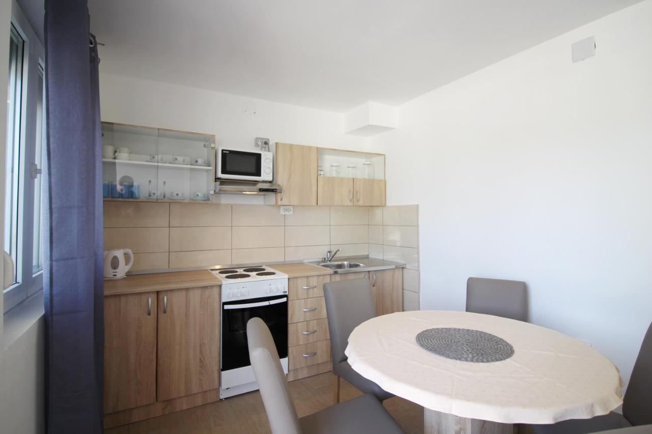 Apartment Suzy Nin Buitenkant foto