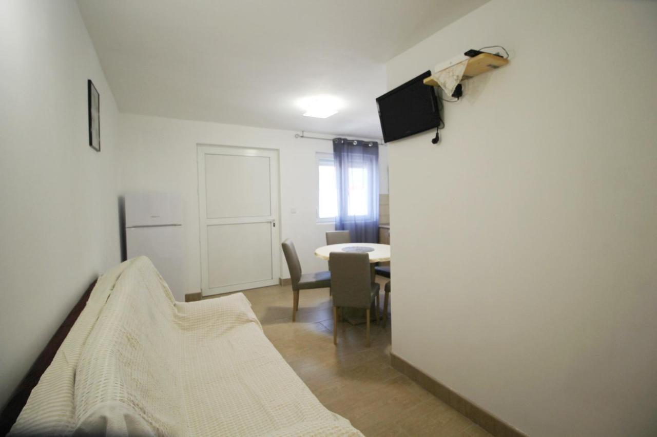Apartment Suzy Nin Buitenkant foto