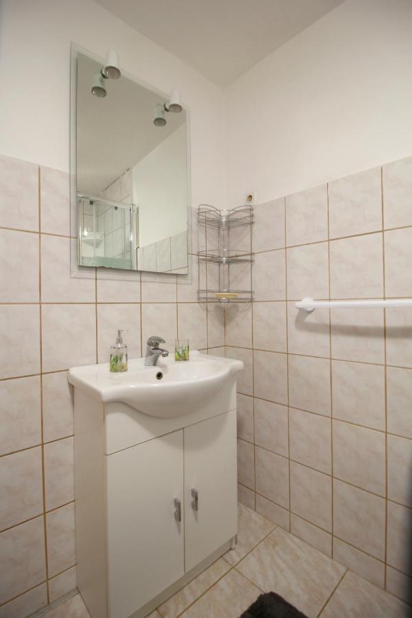 Apartment Suzy Nin Buitenkant foto